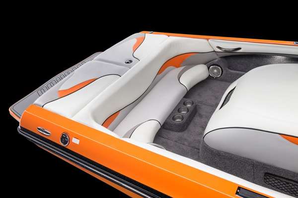 LXR_studio_rear-lean-back_lowres