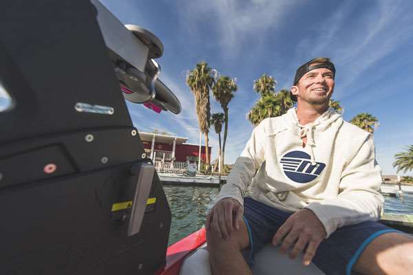2019_Malibu_21MLX_Leaving_the_Dock