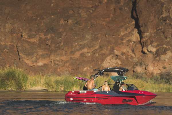 2019_Malibu_21MLX_Life_on_the_water