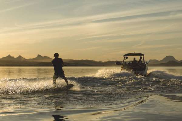 2019_Malibu_21MLX_Wakeboarding_at_Dusk