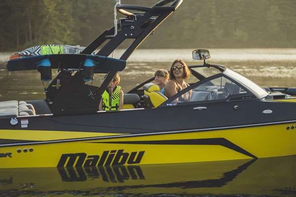 2019_Malibu_21VLX_Family_Time