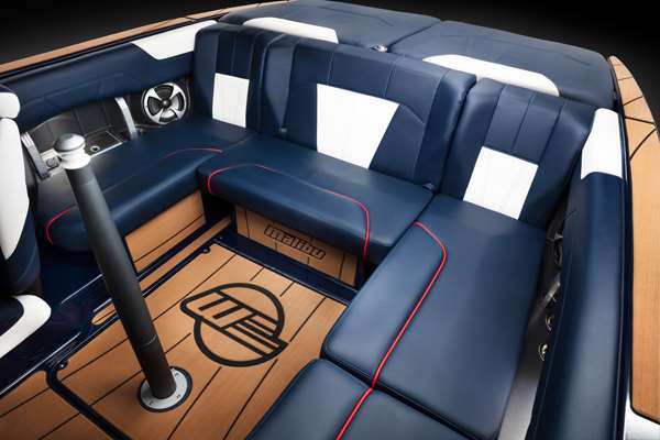 Malibu 20VTX AFT COCKPIT SEATING